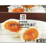 セブンイレブンの７プレミアム味付き半熟とろっとゆでたまご２個。税込価格：270円、カロリー：65kcal、たんぱく質：5.9g、脂質：4.4g、炭水化物：0.6g、糖質：0.5g、食物繊維：0.1g、食塩相当量：0.5g。旨味・コクにこだわった７プレミアムフレッシュこだわり新鮮たまごを使用し、卵黄の柔らかな半熟ゆでたまごです。アレルギー：卵。