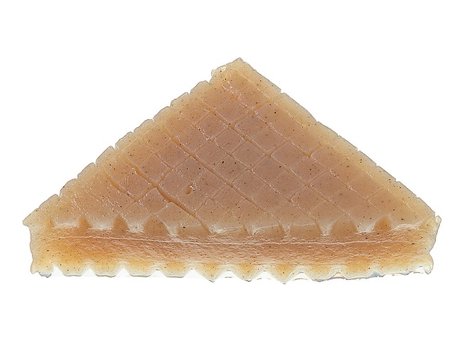 セブンイレブンのおでん 味しみこんにゃくを比較する。税込価格：121円、カロリー：5kcal、1円あたりカロリー：0.04kcal/円、たんぱく質：0.1g、1円あたりたんぱく質：0.01未満g/円、脂質：0g、炭水化物：1.8g、糖質：0.4g、食物繊維：1.4g、食塩相当量：0.8g。小さな穴が開いていることで、中までつゆが染み込んだ商品です。こんにゃくにかつおを練り込んで、かつおの風味を感じられる味わい。アレルギー：小麦 特定原材料に準ずる20品目: 大豆。