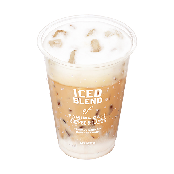 ファミリーマートのアイスカフェラテMを比較する。税込価格：250円、カロリー：74kcal、1円あたりカロリー：0.30kcal/円、たんぱく質：3.2g、1円あたりたんぱく質：0.01g/円、脂質：4.1g、炭水化物：6.2g、食塩相当量：0.1g。ふわふわ泡が自慢のカフェラテはマシン独自システムでつくるきめ細やかなフォームドミルクがおいしさの秘密です。アレルギー：乳成分。
