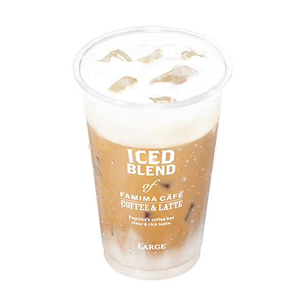 ファミリーマートのアイスカフェラテLを比較する。税込価格：345円、カロリー：99kcal、1円あたりカロリー：0.29kcal/円、たんぱく質：4.2g、1円あたりたんぱく質：0.01g/円、脂質：5.4g、炭水化物：8.5g、食塩相当量：0.2g。ふわふわ泡が自慢のカフェラテはマシン独自システムでつくるきめ細やかなフォームドミルクがおいしさの秘密です。アレルギー：乳成分。