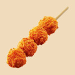 ころチキ棒 ファミリーマート 一口サイズで食べやすい棒タイプのフライドチキン。お手頃価格で小腹満たしにもドライブのお供にもオススメの商品。
［数量限定］
※茨城県では取り扱いなし。