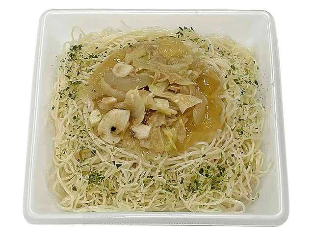 セブンイレブンのにんにくの旨味 おつまみソーメンチャンプルーを比較する。税込価格：400円、カロリー：287kcal、1円あたりカロリー：0.72kcal/円、たんぱく質：9.9g、1円あたりたんぱく質：0.02g/円、脂質：9.6g、炭水化物：41.5g、糖質：39.1g、食物繊維：2.4g、食塩相当量：3.1g。沖縄のご当地メニューである「ソーメンチャンプルー」を、にんにくを効かせたおつまみ仕立てにしました。アレルギー：小麦。