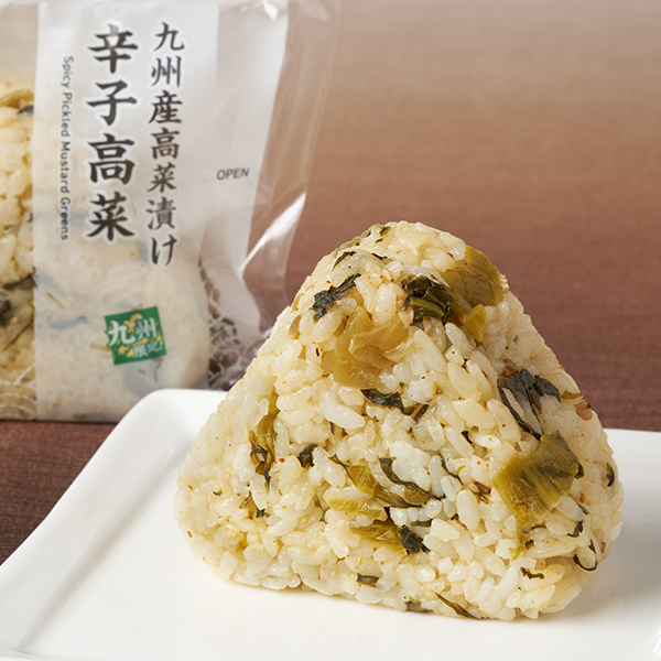 ファミリーマートの【九州】辛子高菜おむすびを比較する。税込価格：178円。九州産の辛子高菜をだし飯に混ぜ込んだおむすびです。