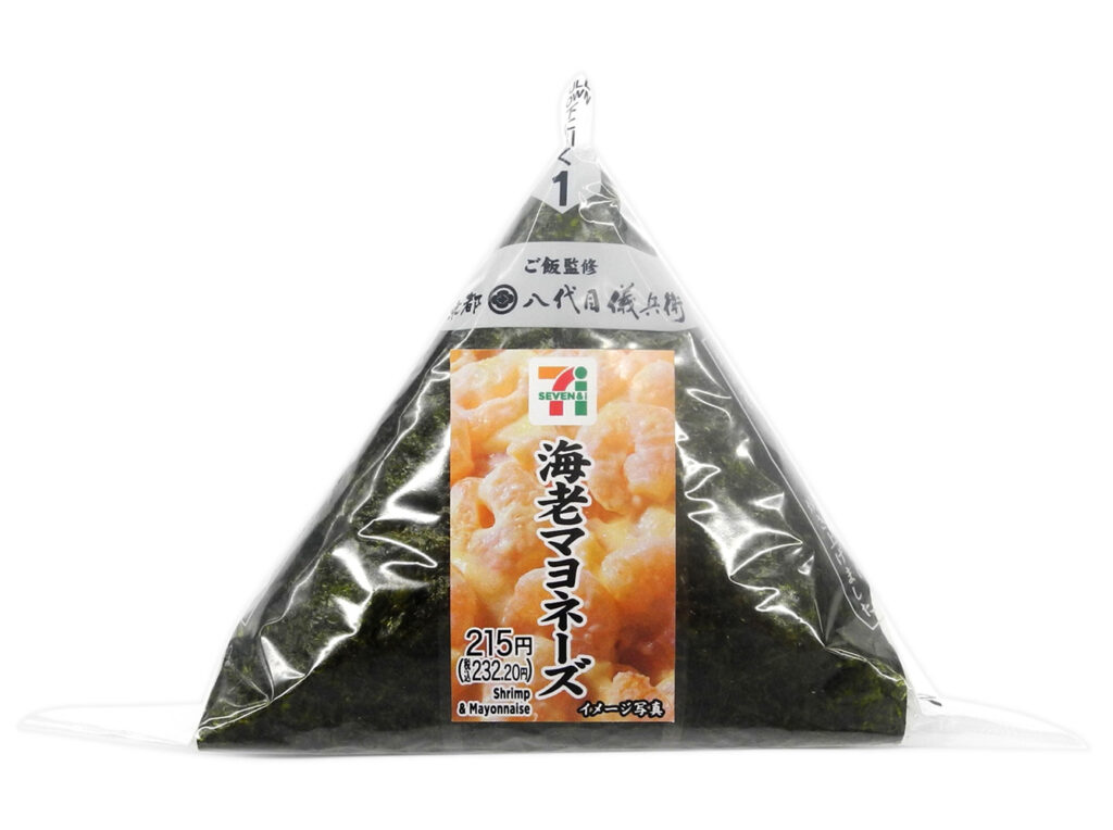 セブンイレブンの手巻おにぎり 海老マヨネーズを比較する。税込価格：232円、カロリー：232kcal、1円あたりカロリー：1.00kcal/円、たんぱく質：4.8g、1円あたりたんぱく質：0.02g/円、脂質：7.5g、炭水化物：37.3g、糖質：35.4g、食物繊維：1.9g、食塩相当量：1.1g。食感の良い海老に魚介の旨みを効かせた出汁醤油とコク深いマヨネーズを絡めた手巻おにぎりです。アレルギー：卵、乳、小麦、えび。