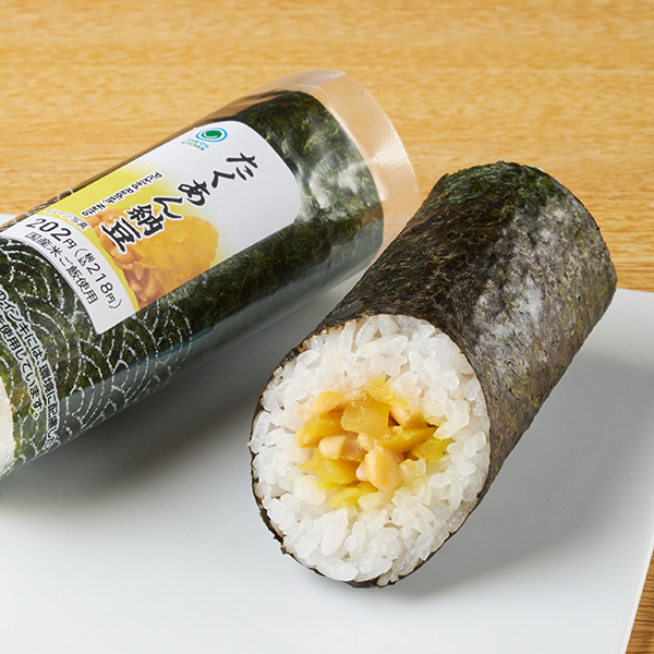 手巻寿司 たくあん納豆 ファミリーマート たくあんと旨みのあるひきわり納豆を合わせた手巻寿司です。