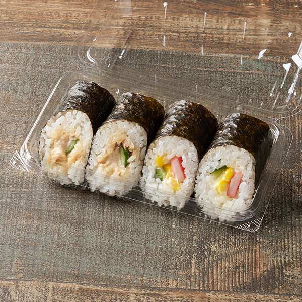 ファミリーマートのツナサラダ巻とカニカマコーン巻を比較する。税込価格：460円、カロリー：344kcal、1円あたりカロリー：0.75kcal/円、たんぱく質：6.3g、1円あたりたんぱく質：0.01g/円、脂質：11.9g、炭水化物：54g、食塩相当量：2.1g。ツナマヨネーズにだし醤油入りのタレを使用した旨みのあるツナサラダ巻と、カニカマとコーンマヨネーズを合わせたカニカマコーン巻の組み合せです。アレルギー：小麦、卵、さば、大豆、りんご。