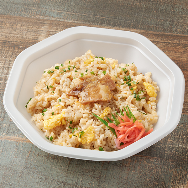 大盛！背脂チャーシュー炒飯 ファミリーマート チャーシューの肉の旨みと背脂のコクを加え、香ばしく仕上げた大盛の食べごたえがある炒飯です。