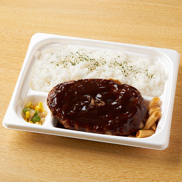 【「ハインツ」コラボキャンペーン！】濃厚黒デミソースの鉄板焼ハンバーグ弁当 ファミリーマート ハインツのデミグラスソースを使用した濃厚なソースの味わいとボリューム満点のハンバーグが楽しめるお弁当です。濃厚な味わいのデミグラスソースに加えたブラックペッパーがソース全体の味を引き締め、食欲をそそるアクセントになっています。
