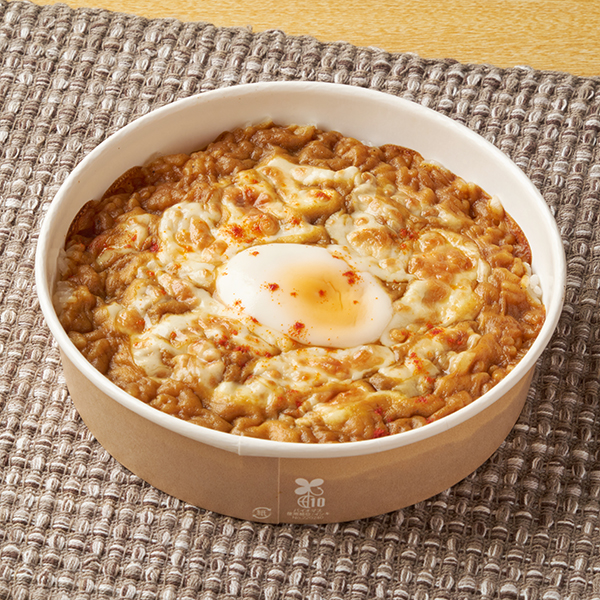 ファミリーマートの【九州】スパイスが決め手！焼きカレーを比較する。税込価格：598円。果物の甘みと複数のスパイスを使用した焼きカレーです。とろっとしたチーズをからめてお召し上がりください。