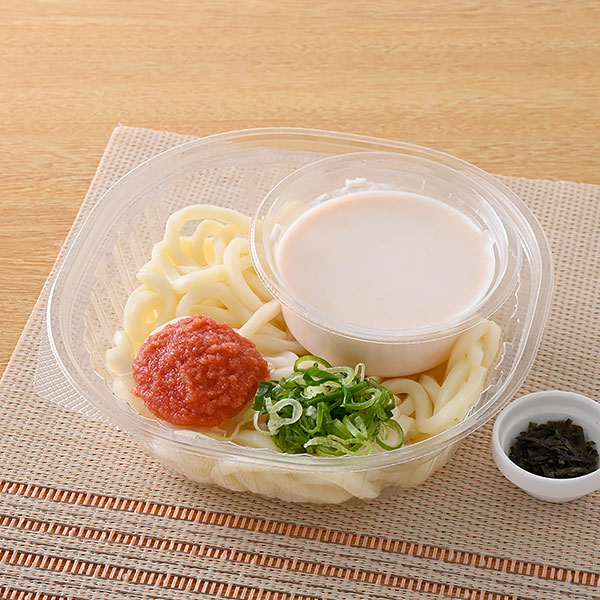 ファミリーマートの香川一福監修 冷し明太クリームうどんを比較する。税込価格：550円、カロリー：407kcal、1円あたりカロリー：0.74kcal/円、たんぱく質：11.4g、1円あたりたんぱく質：0.02g/円、脂質：8.1g、炭水化物：73.8g、食塩相当量：3.6g。「香川一福」監修！旨みとコクがある明太クリームとモチっと食感のうどんを組み合わせました。相性の良い海苔を使用し、明太クリームと麺の一体感も味わえます。アレルギー：小麦、卵、乳成分、大豆、ゼラチン。