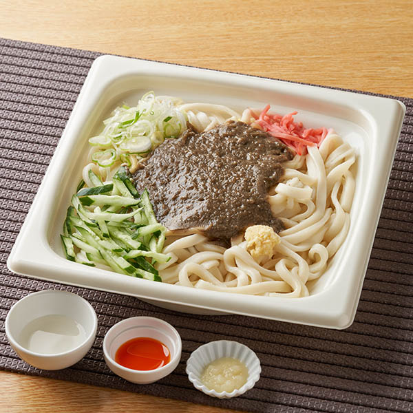 ファミリーマートの【東北】盛岡じゃじゃ麺を比較する。税込価格：540円。柔らかくモチモチした食感の麺350gにじゃじゃ味噌（肉みそ）ときゅうり・紅しょうが・お好みで別添の酢・ラー油・おろしにんにくを混ぜていただく、岩手県盛岡市名物のじゃじゃ麺です。