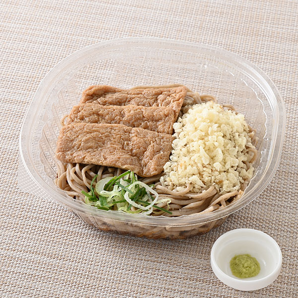 【東海】冷したぬきそば ファミリーマート しっかり味を染み込ませ、噛むほどに甘みが感じられるあげをトッピングしました。ほどよい甘さと塩味のバランスのとれた醤油ベースのつゆです。