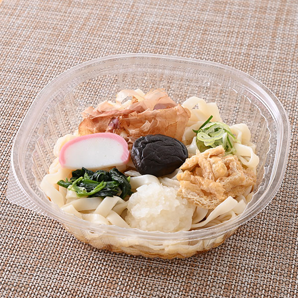 冷し五目きしめん ファミリーマート なめらかで喉ごしの良いきしめんに、だしのきいたつゆを合わせた商品。具材として、大根おろし、きざみあげ、ほうれん草、しいたけ、かまぼこ、花かつお、ねぎをトッピングした商品。
※静岡県（東部）では取り扱いなし。