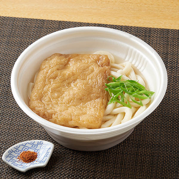ファミリーマートの【関西、中国・四国】釜炊きお揚げのきつねうどんを比較する。税込価格：450円。甘く味付けしたきつね揚げとねぎをのせたうどんです。