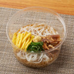 ファミリーマートの【九州】ミニ冷しぶっかけ島原手延素麺を比較する。税込価格：390円。「島原手延素麺」を使用したミニサイズの冷しぶっかけそうめんです。具材には錦糸たまご・しいたけ煮・青ねぎ・おろししょうがを合わせました。