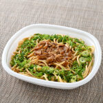 大盛　太麺！豚肉とねぎの焦がし醤油パスタ ファミリーマート 焦がし醤油をきかせた大盛パスタ。炒めた豚肉と青ねぎをトッピングし、ブラックペッパーをきかせた和風仕立て。