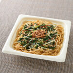 大盛　ニラ焼そば ファミリーマート にんにく醤油の味付けが特徴の大盛サイズの焼そば。具材は、にら・もやし・肉そぼろ・糸切唐辛子をトッピングしている商品。
※宮崎県、鹿児島県では取り扱いなし。