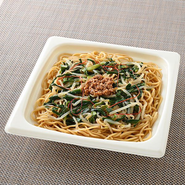 大盛　ニラ焼そば ファミリーマート にんにく醤油の味付けが特徴の大盛サイズの焼そば。具材は、にら・もやし・肉そぼろ・糸切唐辛子をトッピングしている商品。
※宮崎県、鹿児島県では取り扱いなし。