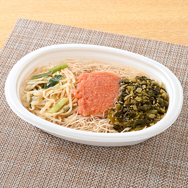 ファミリーマートの【九州】高菜明太焼ビーフンを比較する。税込価格：430円。鶏がらスープ・醤油やごま油で中華風に味付けしたビーフンに、明太子入りのソース・高菜・もやし・ニラを合わせました。