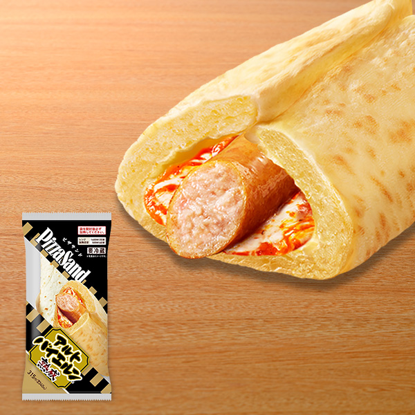 ファミリーマートのピザサンド アルトバイエルン熟成を比較する。税込価格：340円。完熟トマトのソースにアルトバイエルンとゴーダチーズを合わせて、低温長時間熟成生地で包みました。