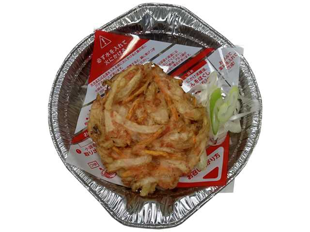 セブンイレブンのグツグツ煮込んでおいしい 天ぷら鍋焼うどんを比較する。税込価格：378円、カロリー：562kcal、1円あたりカロリー：1.49kcal/円、たんぱく質：13.9g、1円あたりたんぱく質：0.04g/円、脂質：19g、炭水化物：86g、糖質：81.6g、食物繊維：4.4g、食塩相当量：5.1g。ご家庭で煮込んで召し上がる鍋焼きうどんです。冷蔵庫にあるお野菜や卵を一緒に煮てアレンジする事でさらにおいしく召し上がれます。アレルギー：小麦、えび。