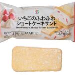 セブンイレブンの７プレミアム いちごのふわふわショートケーキサンドを比較する。税込価格：246円、カロリー：147kcal、1円あたりカロリー：0.60kcal/円、たんぱく質：2.6g、1円あたりたんぱく質：0.01g/円、脂質：6.4g、炭水化物：19.8g、糖質：19.6g、食物繊維：0.2g、食塩相当量：0.1g。果肉入りいちごソースが入ったクリーム風味アイスとふわふわケーキを組み合わせたサンドアイスです。アレルギー：卵、乳、小麦。