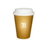 セブンイレブンの７カフェ ホットカフェラテＬを比較する。税込価格：281円、カロリー：122kcal、1円あたりカロリー：0.43kcal/円、たんぱく質：6.3g、1円あたりたんぱく質：0.02g/円、脂質：6.2g、炭水化物：10.3g、糖質：10g、食物繊維：0.3g、食塩相当量：0.2g。アレルギー：なし。