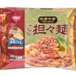 セブンイレブンの日清中華 汁なし担々麺を比較する。税込価格：322円、カロリー：638kcal、1円あたりカロリー：1.98kcal/円、たんぱく質：15.8g、1円あたりたんぱく質：0.05g/円、脂質：29.5g、炭水化物：77.2g、食塩相当量：4g。濃厚な胡麻の風味が味わえる汁なし担々麺です。アレルギー：卵、小麦。