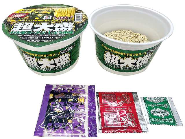 セブンイレブンの７プレミアム 超大盛 わかめラーメン しょうゆ味を比較する。税込価格：268円、カロリー：627kcal、1円あたりカロリー：2.34kcal/円、たんぱく質：14.4g、1円あたりたんぱく質：0.05g/円、脂質：23.9g、炭水化物：91.4g、糖質：85.7g、食物繊維：5.7g、食塩相当量：8.3g。オイスターの旨みを加えた魚介ベースのしょうゆスープに、別添スパイスで飽きの来ない味わいに仕上げた、超大盛サイズのわかめラーメンです。アレルギー：乳、小麦。