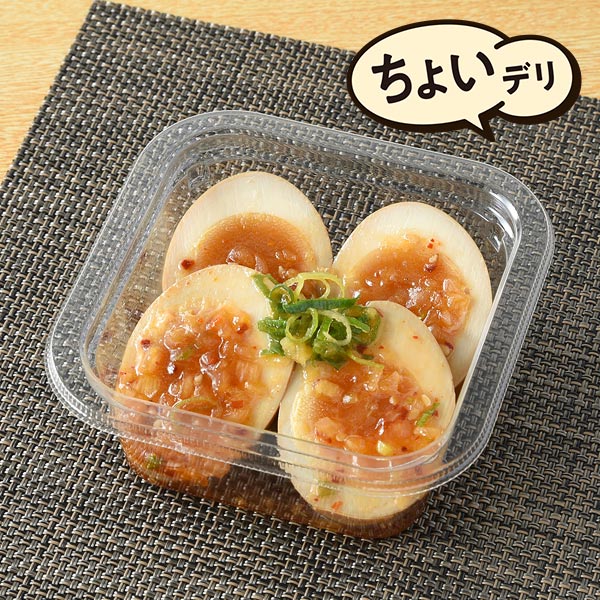 ファミリーマートの特製ダレの味付けたまごを比較する。税込価格：328円、カロリー：179kcal、1円あたりカロリー：0.55kcal/円、たんぱく質：13.1g、1円あたりたんぱく質：0.04g/円、脂質：13g、炭水化物：2.6g、食塩相当量：2.2g。醤油味の味付けたまごに、オイスターソースやごま油、にんにくなどをきかせたねぎ入りの特製ダレをトッピングしました。アレルギー：小麦、卵、落花生(ピーナッツ)、ごま、大豆、鶏肉。