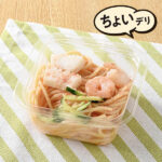ファミリーマートの海老とイカの明太子スパゲティサラダを比較する。税込価格：268円、カロリー：204kcal、1円あたりカロリー：0.76kcal/円、たんぱく質：7.2g、1円あたりたんぱく質：0.03g/円、脂質：10.5g、炭水化物：20.8g、食塩相当量：2.4g。海老・イカ・きゅうりをトッピングし、隠し味に昆布茶で旨みをプラスした明太子スパゲティサラダです。アレルギー：えび、小麦、卵、乳成分、いか、さば、大豆、りんご、ゼラチン。
