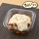 ファミリーマートの冷たいまま食べるタルタルチキン南蛮を比較する。税込価格：320円、カロリー：295kcal、1円あたりカロリー：0.92kcal/円、たんぱく質：13.9g、1円あたりたんぱく質：0.04g/円、脂質：18.5g、炭水化物：18.4g、食塩相当量：2.2g。甘酢タレを絡めた柔らかいから揚げに玉ねぎ入りの具材感があるタルタルソースをかけました。ご飯と相性抜群の食べごたえのある一品です。アレルギー：小麦、卵、乳成分、大豆、鶏肉、りんご、ゼラチン。