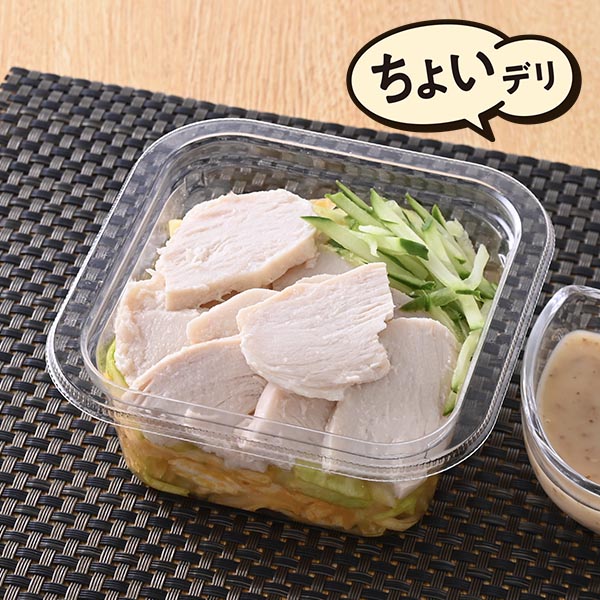 ファミリーマートのごまドレで食べるバンバンジー風サラダを比較する。税込価格：328円、カロリー：120kcal、1円あたりカロリー：0.37kcal/円、たんぱく質：12.9g、1円あたりたんぱく質：0.04g/円、脂質：5g、炭水化物：7g、食塩相当量：1.9g。サラダチキンときゅうりに、ごまとラー油などで味付けしたキャベツと大根を合わせたバンバンジー風のサラダです。ごまドレッシング付きです。アレルギー：小麦、卵、ごま、大豆、鶏肉、豚肉。