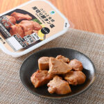 ファミリーマートのコリッと食感厚切り豚タン塩を比較する。税込価格：398円。直火で香ばしく焼き上げた、厚切り豚タン塩です。厚切りで食べごたえのある、コリッとした食感が特徴の商品です。