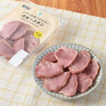 ファミリーマートのレモンの香り引き立つスモークタンを比較する。税込価格：268円。スモークをかけ、レモンの香りを引き立たせた、さっぱりとして食べやすいスモークタンです。スモークタンのクセになる食感がおつまみにぴったりです。