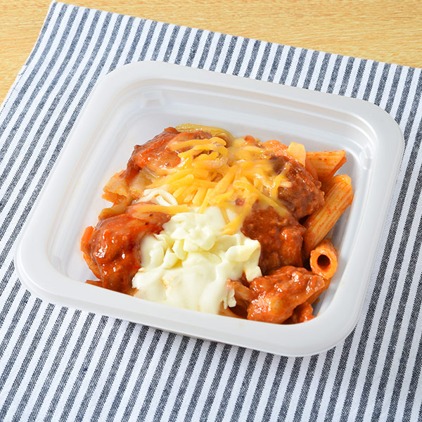 チーズソースで食べる韓国風旨辛チキン ファミリーマート コチュジャンや豆板醤で旨辛に仕上げた鶏肉と野菜を、チーズソースに絡めて食べる韓国風チキン。ペンネ入り。