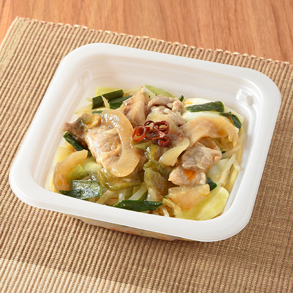 ファミリーマートの豚肉ザーサイ炒め（中華麺入り）を比較する。税込価格：398円、カロリー：195kcal、1円あたりカロリー：0.49kcal/円、たんぱく質：7.6g、1円あたりたんぱく質：0.02g/円、脂質：8.9g、炭水化物：22.4g、食塩相当量：2.3g。豚肉やザーサイ、キャベツ、もやしなどをにんにくがきいたタレで食べる、おつまみ仕立てです。中華麺入りです。アレルギー：小麦、卵、乳成分、ごま、大豆、鶏肉、豚肉、りんご、ゼラチン。