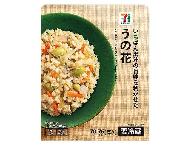 セブンイレブンの７プレミアム うの花。税込価格：138円、カロリー：76kcal、たんぱく質：3g、脂質：4.5g、炭水化物：8.2g、糖質：3.4g、食物繊維：4.8g、食塩相当量：0.7g。出汁の風味を利かせたしっとり滑らかな食感のうの花です。アレルギー：卵、小麦。