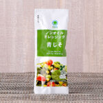ファミリーマートのノンオイル青じそドレッシング。税込価格：30円。青じそのすっきりとした味と爽やかな香りをいかした青じそドレッシングです。