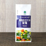 ファミリーマートの【関東】藻塩仕立ての旨塩ドレッシング。税込価格：35円。藻塩やにんにくを使用し旨みを感じられるドレッシングです。