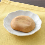 ファミリーマートのもっちり食感のみるくまんじゅう。税込価格：160円。北海道産牛乳を使用したみるく味のあんを、もっちり食感の生地で包んだまんじゅうです。