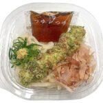 セブンイレブンのちくわの磯辺天ぶっかけうどんを比較する。税込価格：430円、カロリー：485kcal、1円あたりカロリー：1.13kcal/円、たんぱく質：11.2g、1円あたりたんぱく質：0.03g/円、脂質：5.8g、炭水化物：98.3g、糖質：95.6g、食物繊維：2.7g、食塩相当量：4.1g。うどんで定番の「ちくわの磯辺天」を乗せたぶっかけうどんです。アレルギー：卵、小麦。