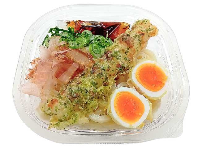 セブンイレブンのちくわ磯辺天半熟玉子天の冷しぶっかけうどんを比較する。税込価格：594円、カロリー：657kcal、1円あたりカロリー：1.11kcal/円、たんぱく質：19.6g、1円あたりたんぱく質：0.03g/円、脂質：19.4g、炭水化物：102.9g、糖質：98.9g、食物繊維：4g、食塩相当量：4g。ちくわ磯辺天と半熟玉子天を盛り付けた、冷たいぶっかけうどんです。アレルギー：卵、小麦。