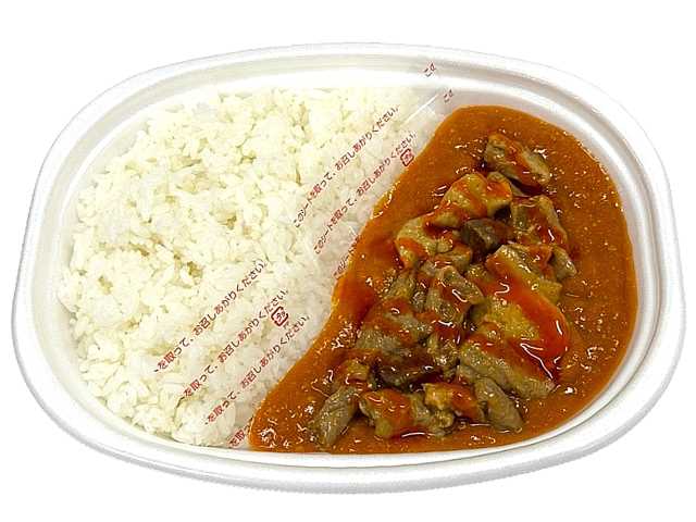 セブンイレブンの赤辛もつ煮弁当を比較する。税込価格：754円、カロリー：781kcal、1円あたりカロリー：1.04kcal/円、たんぱく質：24.1g、1円あたりたんぱく質：0.03g/円、脂質：19.6g、炭水化物：128.8g、糖質：125.4g、食物繊維：3.4g、食塩相当量：4.6g。豚ホルモンを、ニンニク、唐辛子、豆板醤を加えたタレでじっくり煮込み、柔らかく仕上げた辛口のもつ煮弁当です。アレルギー：乳、小麦。