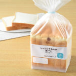 ファミリーマートのしっとりやわらか食パン6枚を比較する。税込価格：180円。ほんのり甘くてしっとりやわらかな、口当たりのよい食パン6枚入りです。