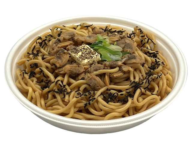 セブンイレブンのスパゲットーニ あさりバターを比較する。税込価格：430円、カロリー：681kcal、1円あたりカロリー：1.58kcal/円、たんぱく質：29.1g、1円あたりたんぱく質：0.07g/円、脂質：14.3g、炭水化物：111.2g、糖質：106.9g、食物繊維：4.3g、食塩相当量：6.4g。工場で製麺したもちもち太麺にあさりとバターを盛付けた、あさりの旨味が感じられるスパゲティです。アレルギー：乳、小麦、えび、かに。