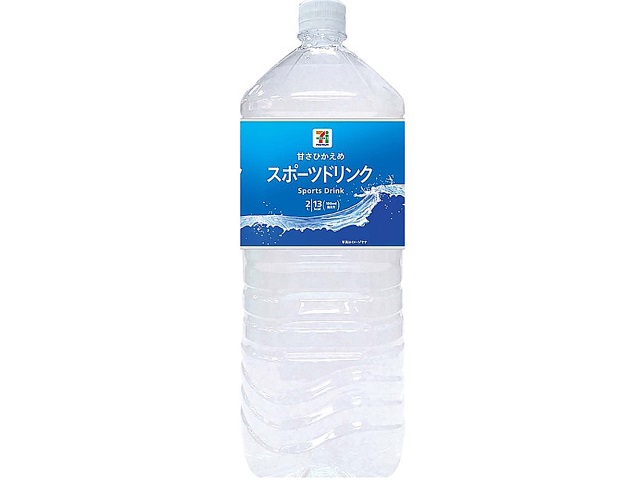 セブンイレブンの７プレミアム スポーツドリンク ２Ｌを比較する。税込価格：194円、カロリー：13kcal、1円あたりカロリー：0.07kcal/円、たんぱく質：0g、1円あたりたんぱく質：0.00g/円、脂質：0g、炭水化物：3.2g、糖質：3.2g、食物繊維：0g、食塩相当量：0.1g。甘さひかえめ後味すっきりのスポーツドリンクです。アレルギー：なし。