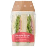 セブンイレブンのレタス増量シャキシャキレタスサンドを比較する。税込価格：400円、カロリー：276kcal、1円あたりカロリー：0.69kcal/円、たんぱく質：9.5g、1円あたりたんぱく質：0.02g/円、脂質：15.2g、炭水化物：26.5g、糖質：24.2g、食物繊維：2.3g、食塩相当量：1.5g。シャキシャキとしたレタスにハムとチーズを組み合わせたサンドイッチです。アレルギー：卵、乳、小麦。