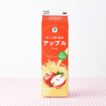ファミリーマートの果汁100%アップル 1000ml。税込価格：298円。丸ごと搾り製法で仕上げた果汁100%のアップルジュースです。すっきりした甘みと、芳醇な香りが特徴です。