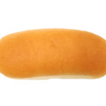 セブンイレブンのふんわりコッペつぶあん＆マーガリンを比較する。税込価格：138円、カロリー：401kcal、1円あたりカロリー：2.90kcal/円、たんぱく質：9.1g、1円あたりたんぱく質：0.07g/円、脂質：14.5g、炭水化物：60.2g、糖質：56.9g、食物繊維：3.3g、食塩相当量：1.1g。茨城県産の小麦、ゆめかおりをパン生地の小麦粉中に９０％使用しています。ふんわりとした食感のコッペパンに粒あんとマーガリンを中に絞った菓子パンです。アレルギー：卵、乳、小麦。
